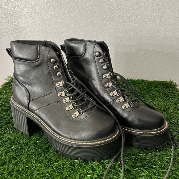 Krush Shoes - Krush Black Lace-Up Platform Boots